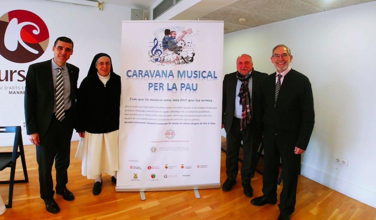 L'advocat Julio J. Naveira, Sor Lucía Caram, Joan Babeli i Marcel·lí Esquerrer, promocionant el concert solidari del Kursaal