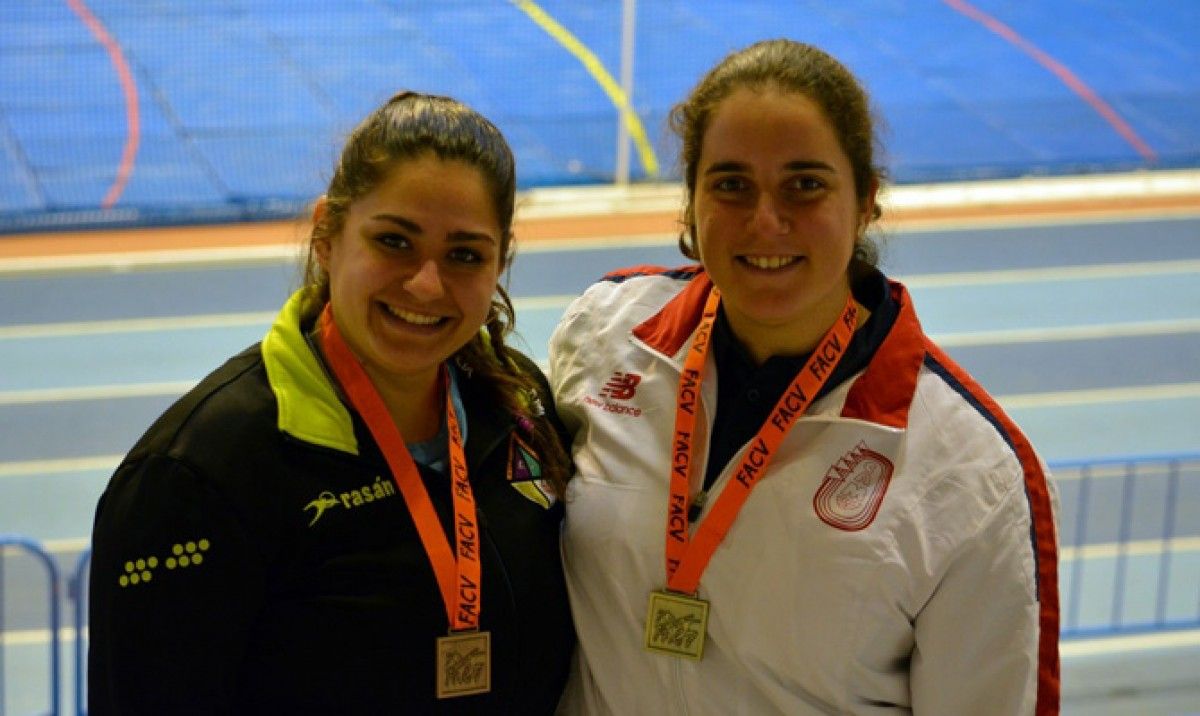 Ainhoa Martínez a la dreta amb la medalla d'or