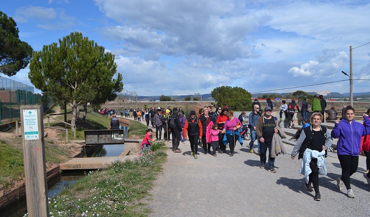 Participants de la Transèquia a la seva arribada al Parc de l'Agulla