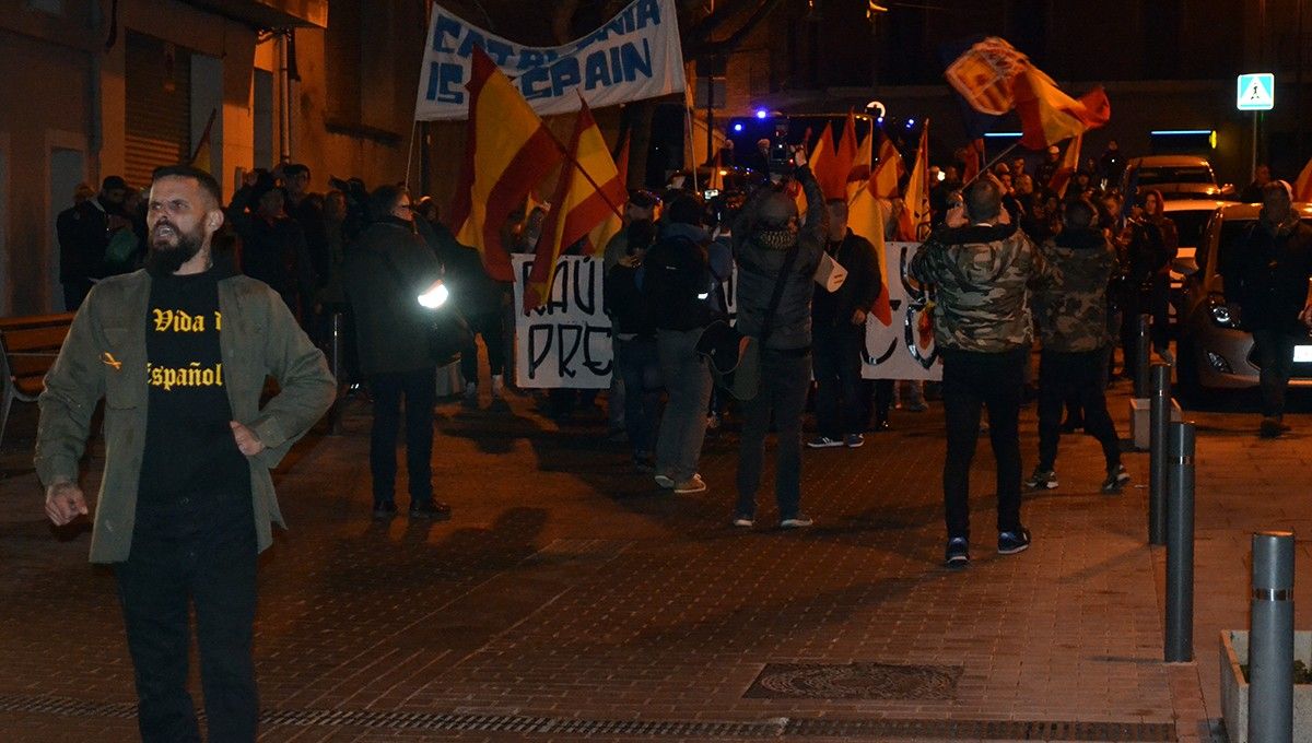 Els feixistes de Por España me atrevo desfilant per Balsareny