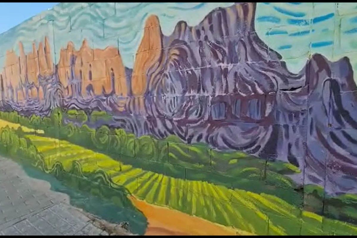 Vista parcial del mural pintat per Txema Rico