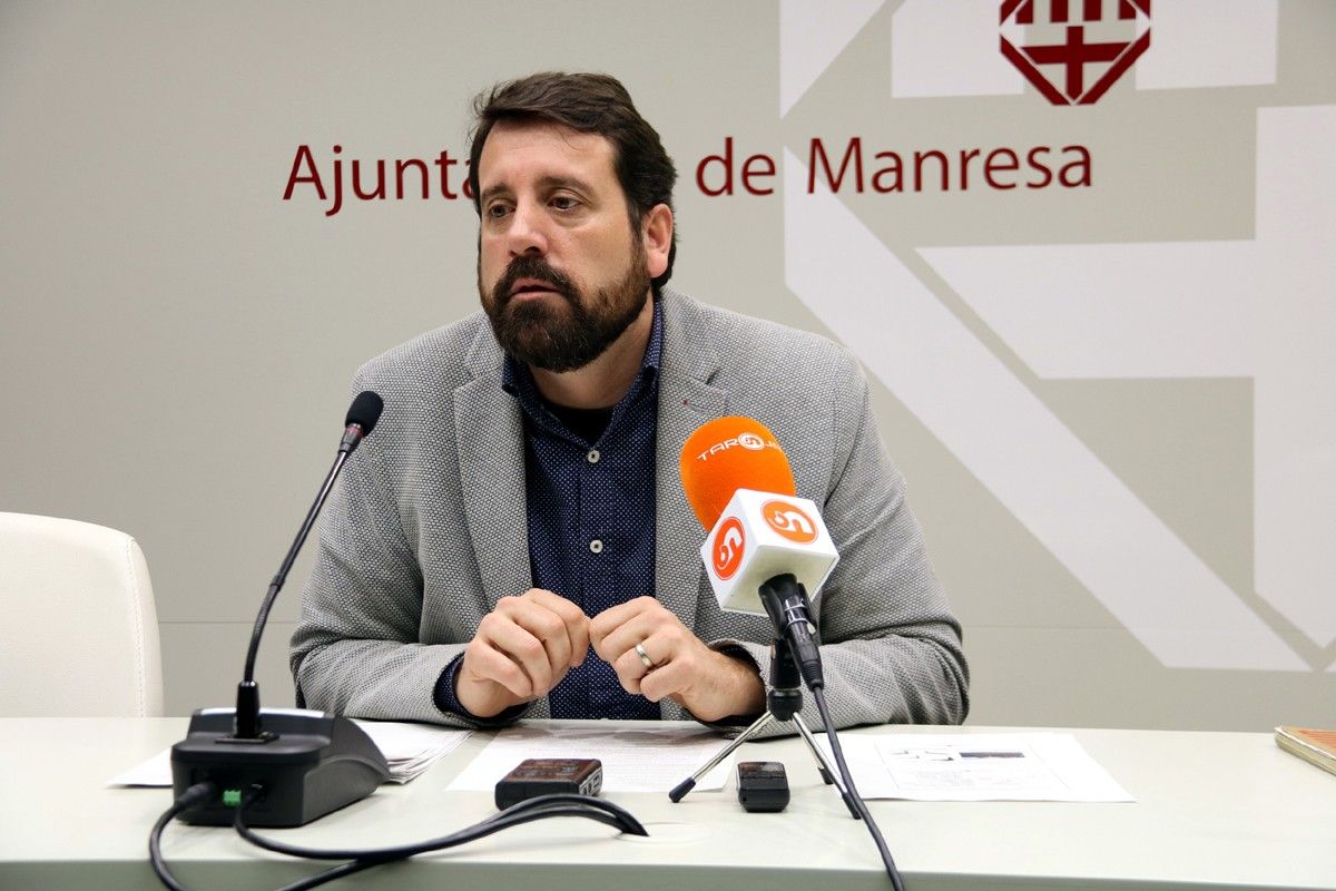 El regidor de Qualitat Urbana i Serveis, Jordi Serracanta, durant la roda de premsa de presentació del projecte d'enllumenat públic