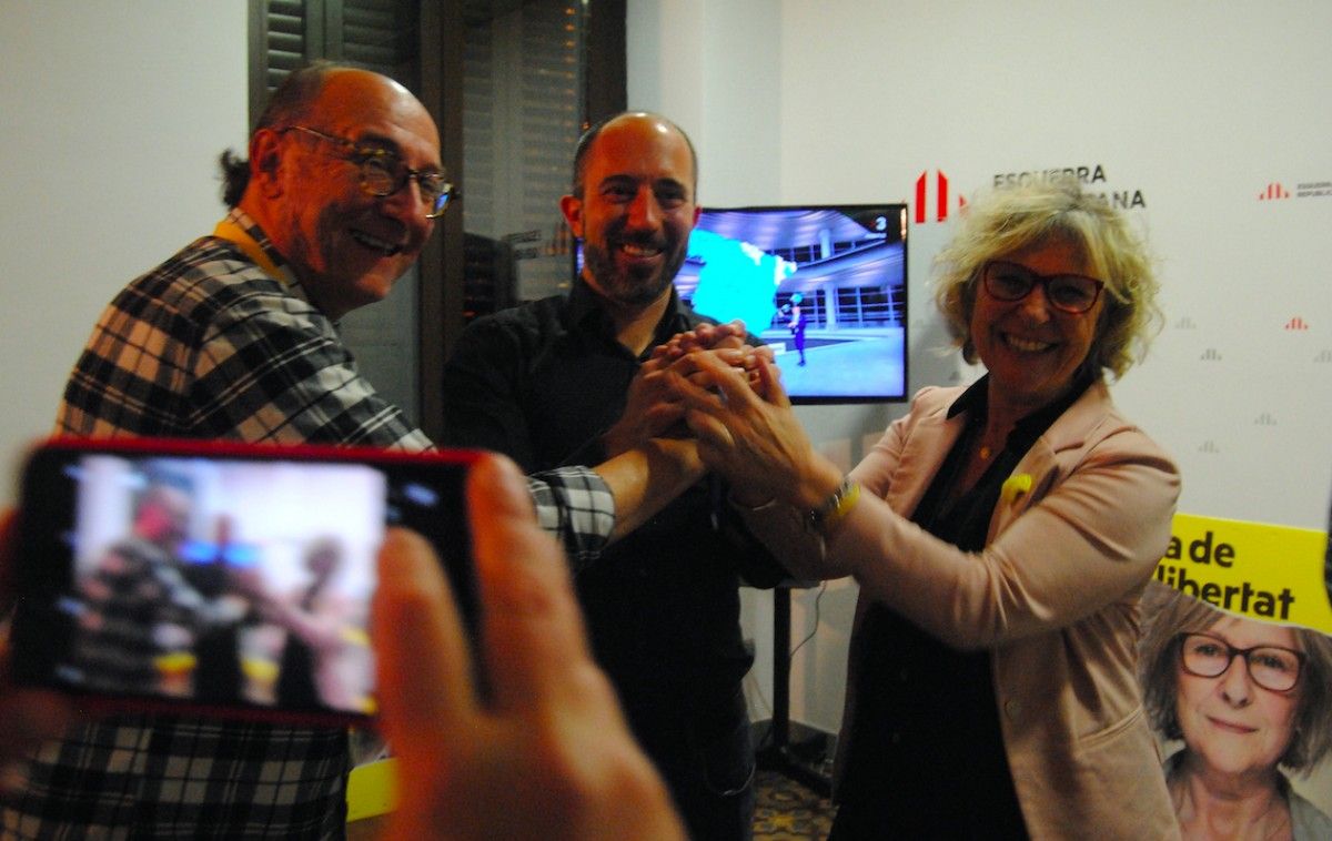 Marc Aloy, Ramon Fontdevila i Mirella Cortès, al local d'ERC aquest vespre