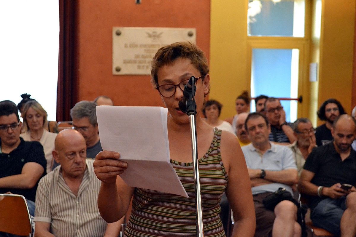 Gabriela Islas durant una intervenció al ple de l'Ajuntament de Manresa, aquest mandat
