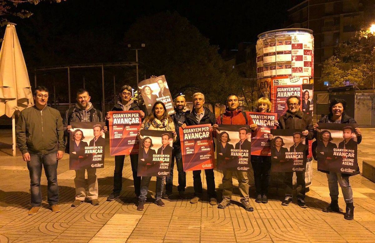 Candidats de Manresa en Comú a l'inici de la campanya de les eleccions espanyoles