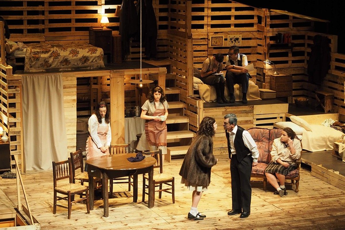 L'Agrupació Teatral La Farsa interpreta «El diari d'Anna Frank»