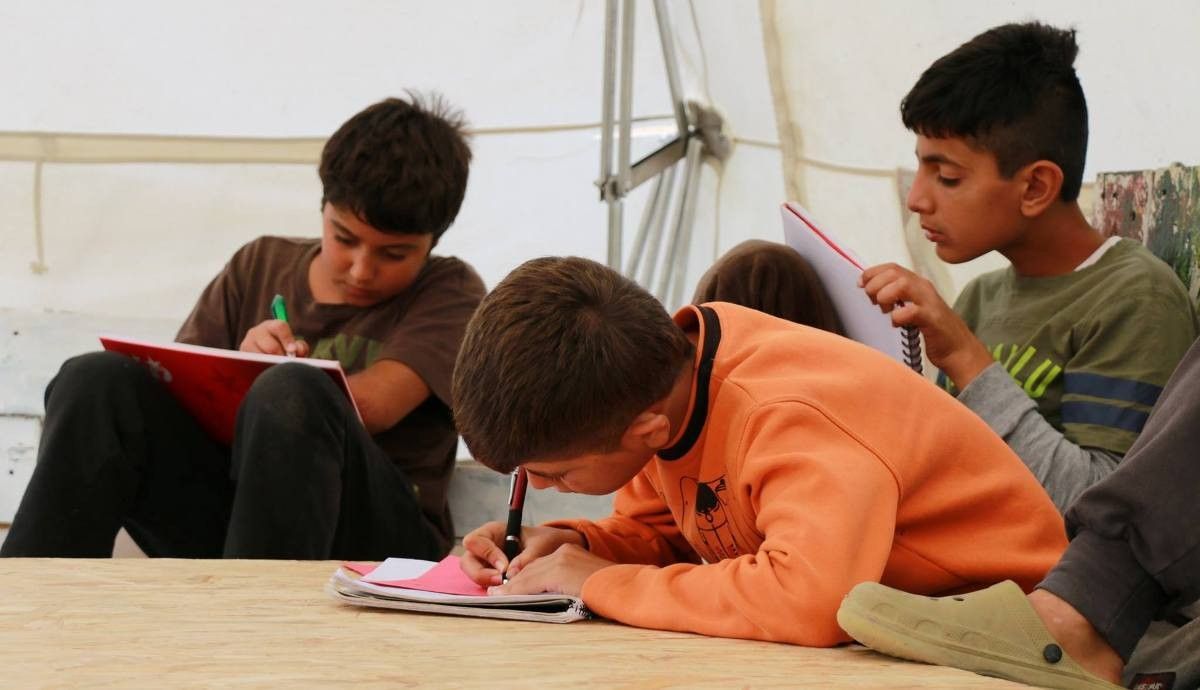 Tres nens sirians, participant en una de les activitats de l'OCC
