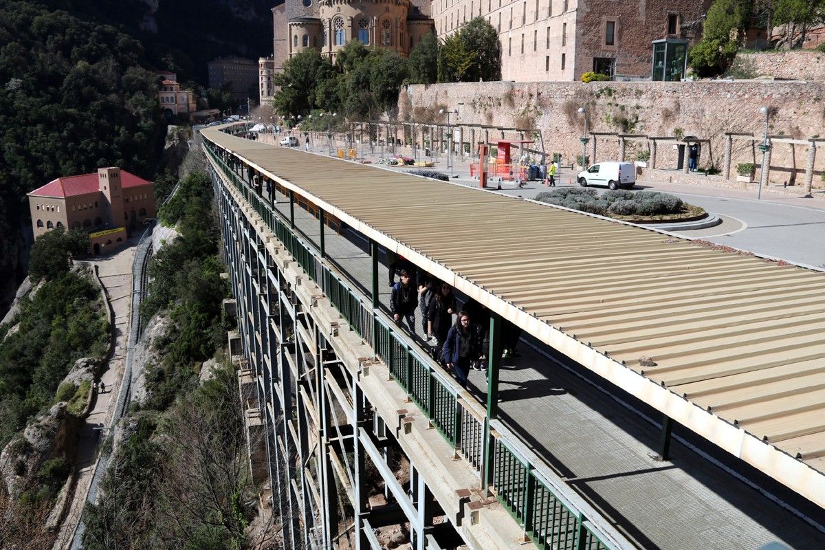 Pla general de la passarel·la d'accés al recinte de Montserrat