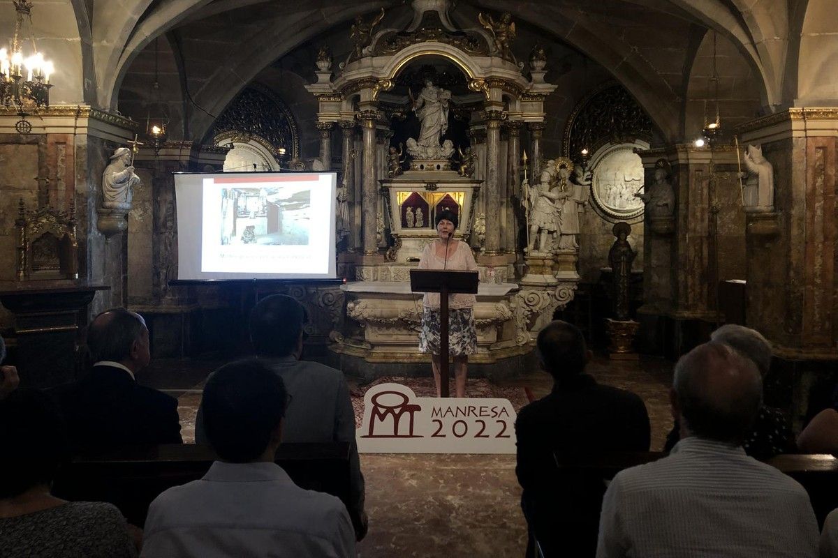 Glòria Ballús presentant el treball guanyador sobre la musica en l'època de Sant Ignasi de Loiola