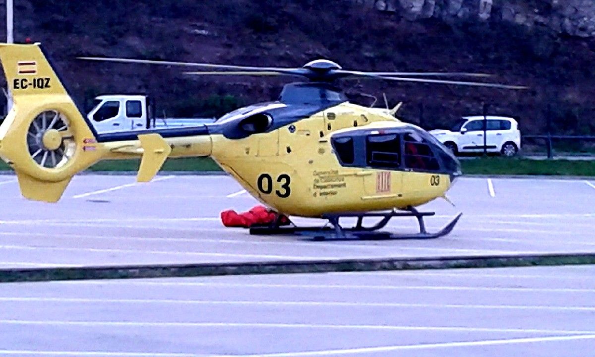 L'helicòpter del SEM ha traslladat el difunt fins a l'aparcament d'autobusos del Cremallera
