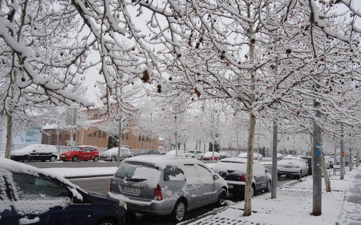 El carrer Flor de Lis de Manresa, durant la nevada del passat febrer