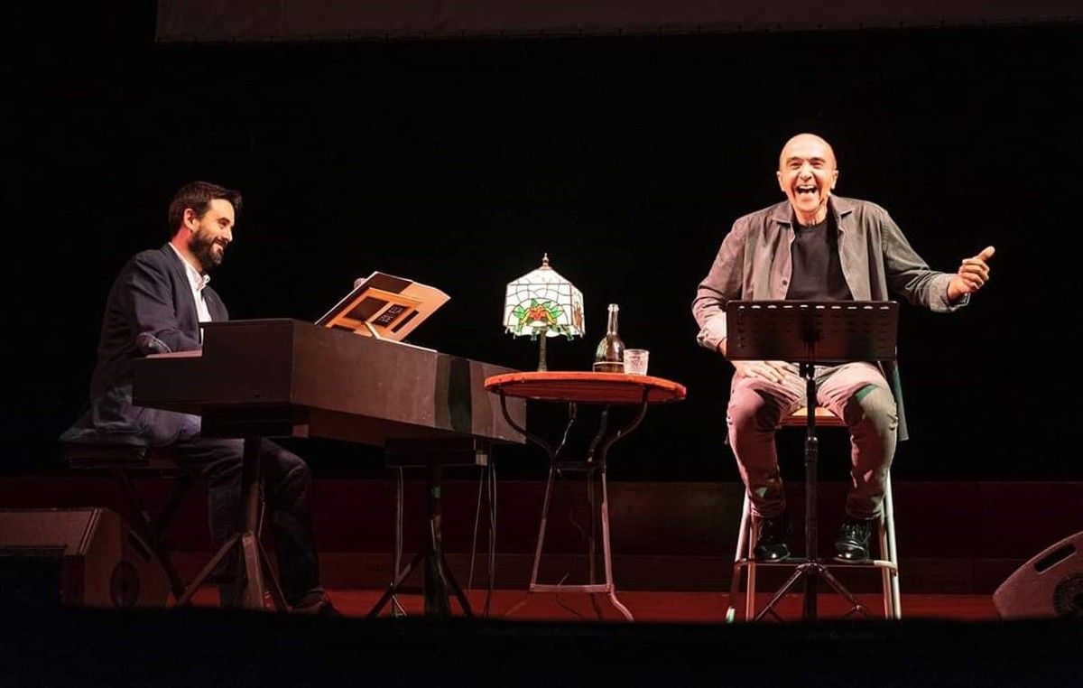 Albert Flores i Joan Berlanga interpreten «Llach poeta»