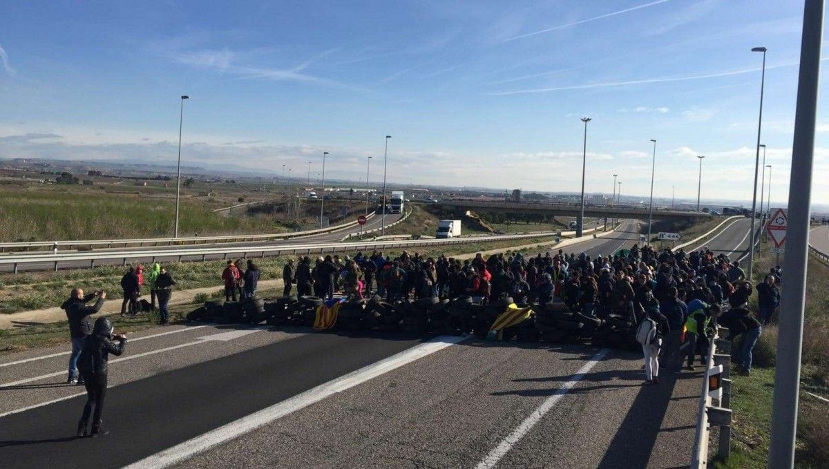Diversos CDR catalans, entre ells els del Bages, han tallat l'N-II en el seu pas per Soses, prop de la frontera amb Aragó