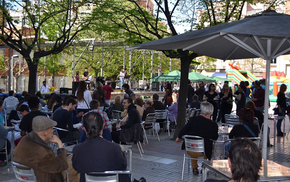 Música a primera hora de la tarda a la plaça Catalunya
