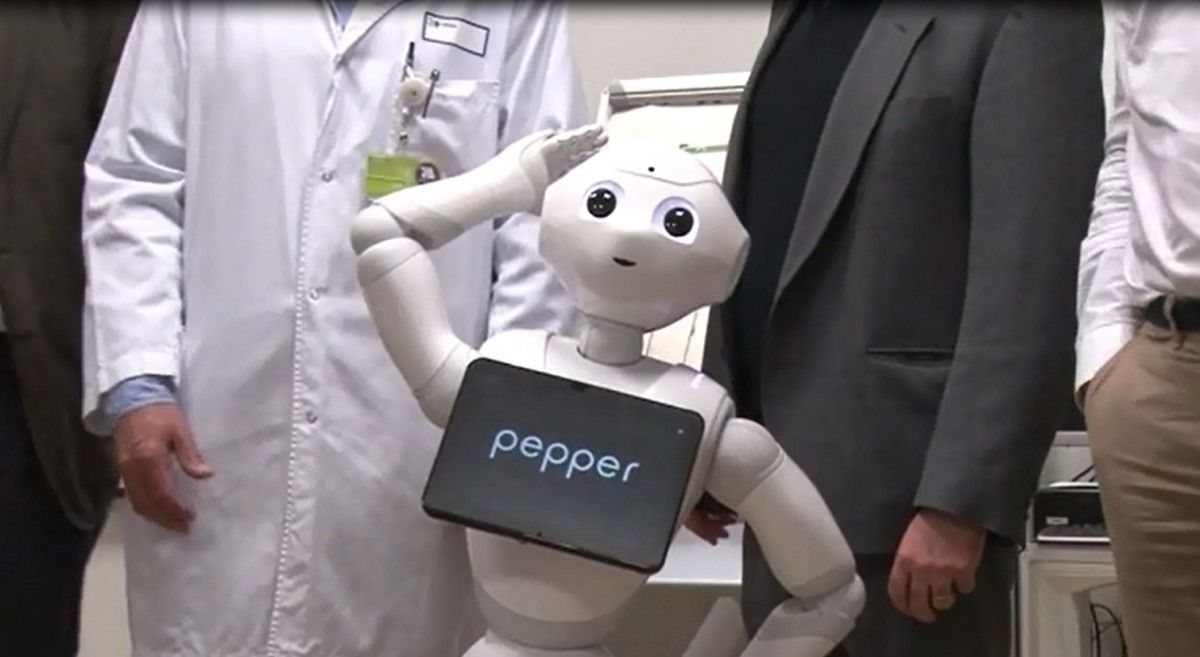 El robot intel·ligent parlaria una vintena d'idiomes i resoldria dubtes de pacients i usuaris d'Althaia