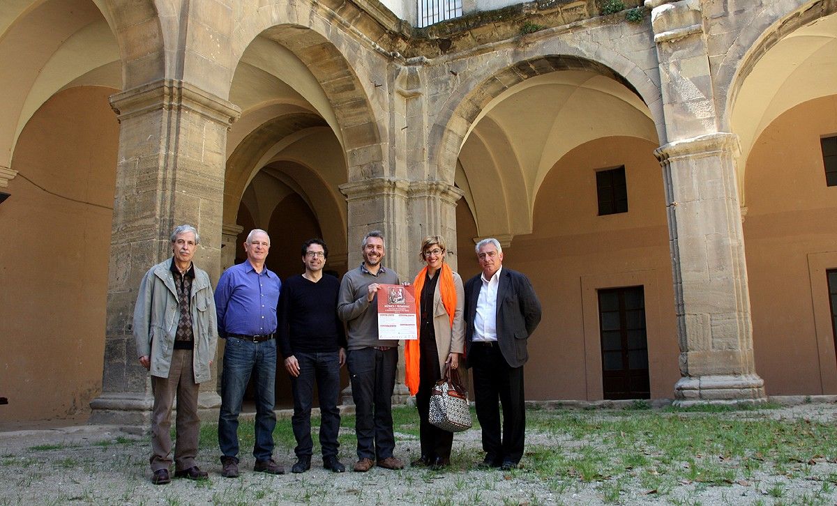 Representants de tots els municipis on s'oferirà el cicle «Música i Romànic» al claustre del Museu
