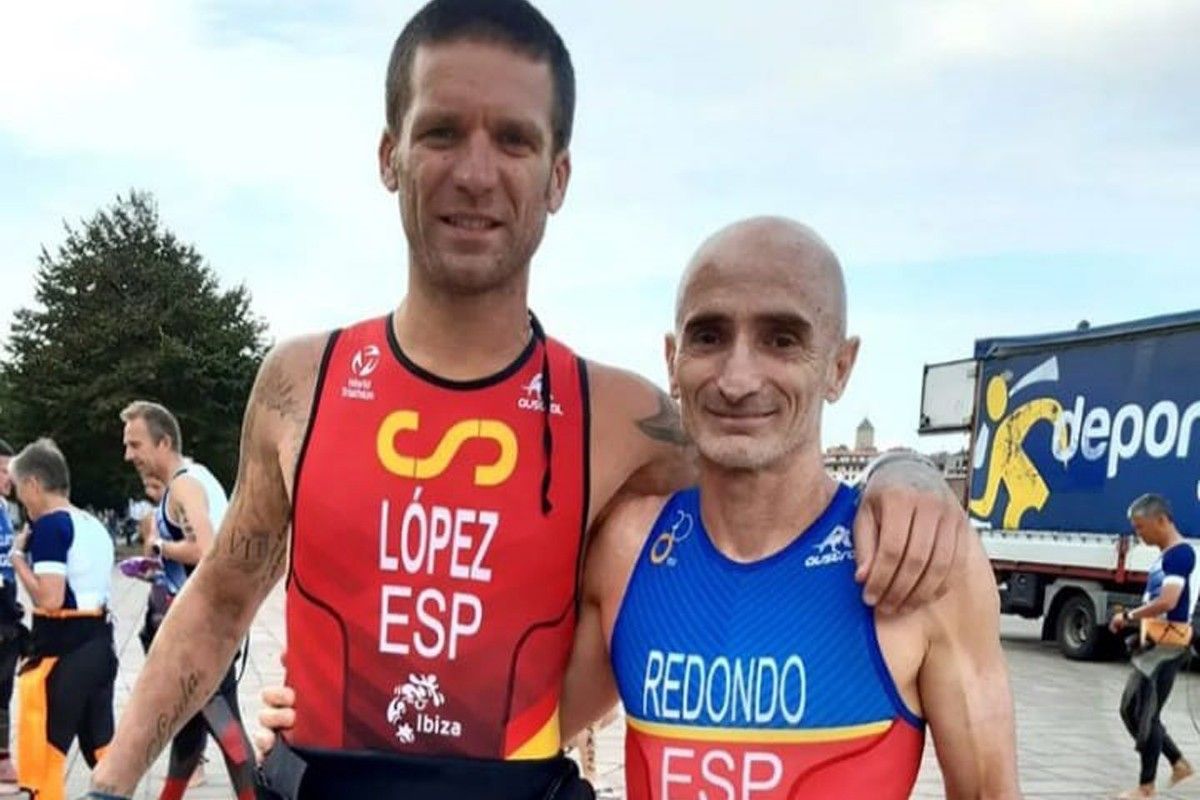 Els triatletes del CN Manresa Jonathan López i Amand Redondo