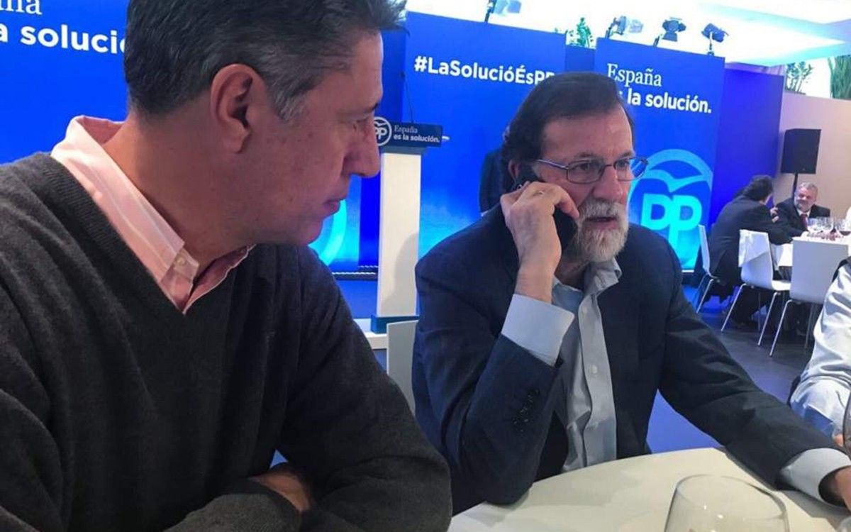 Mariano Rajoy, amb Albiol, conversant telefònicament amb Cristina Arias