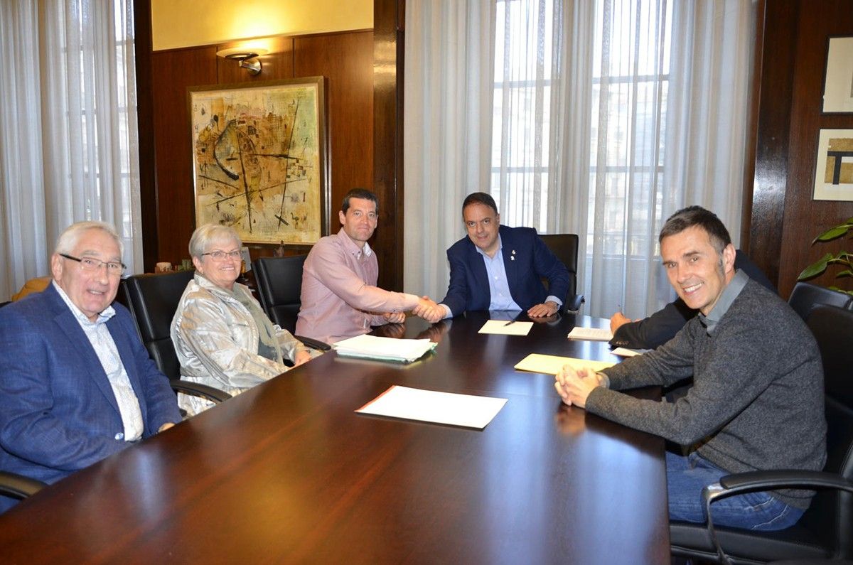 Signatura del conveni entre Ajuntament i FAVM