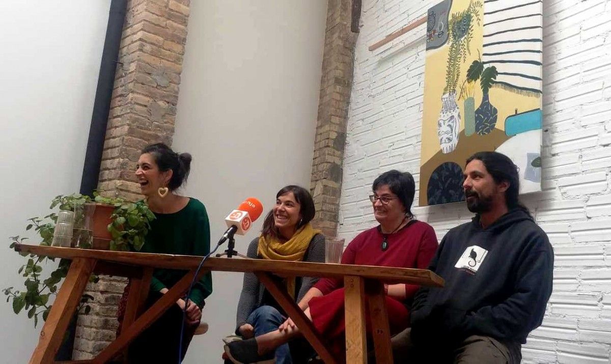 Margara Conde, Laura Escalé, Elisabet Duocastella i Francesc Rota, del grup impulsor del supermercat cooperatiu de Manresa