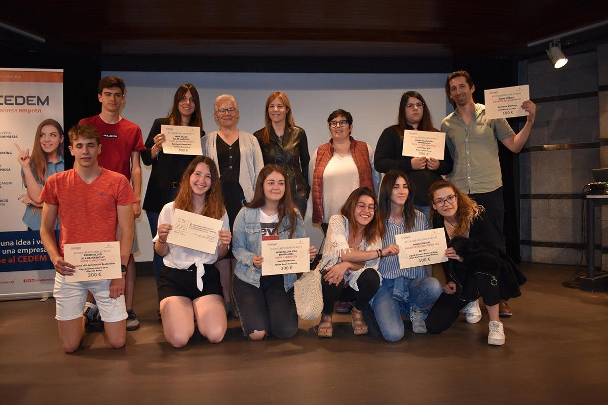 Foto de grup dels guanyadors de les Idees Joves