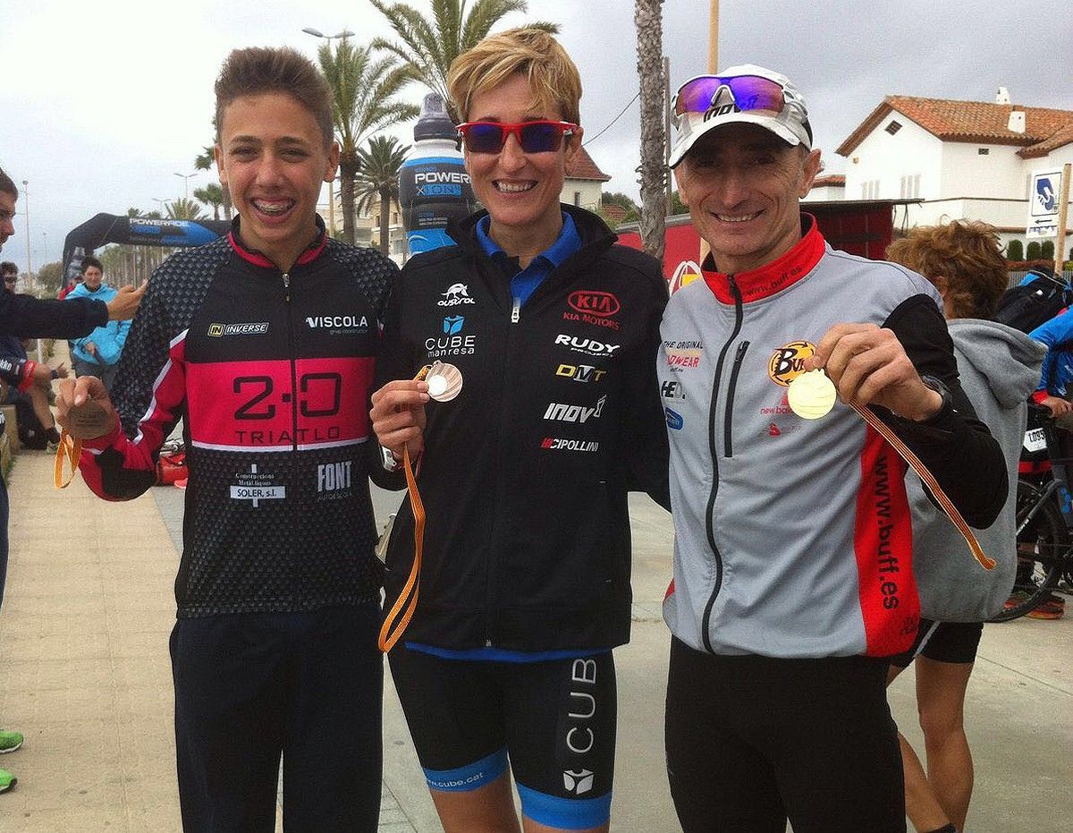 Pau Noguera, Maite Marzo i Amand Redondo, amb les seves medalles