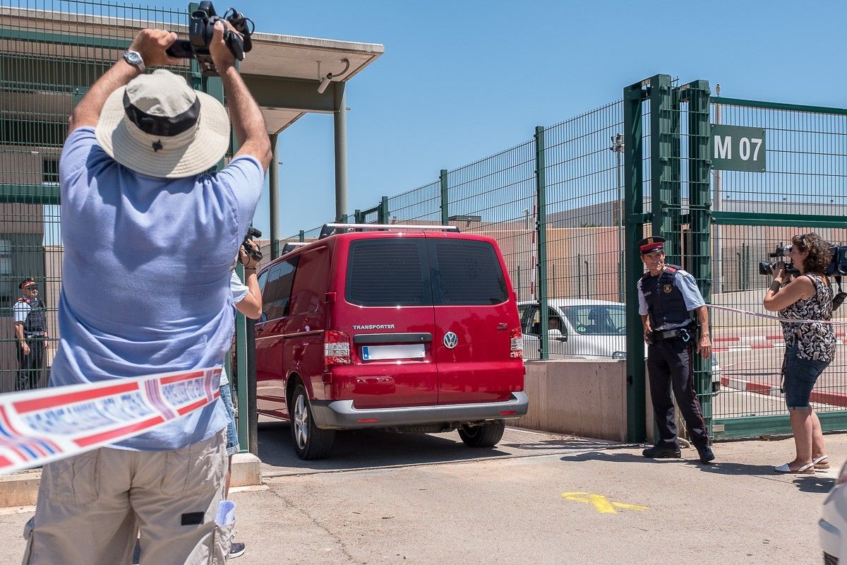 Imatge d'arxiu de Junqueras, Romeva, Sànchez i Cuixart arriben al centre penitenciari de Lledoners el 4 de juliol