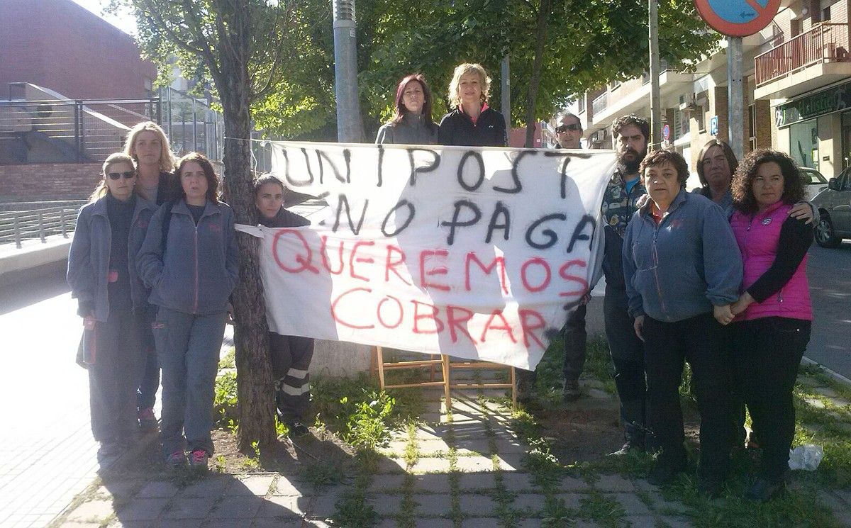 Onze dels catorze treballadors d'Unipost que estan en vaga