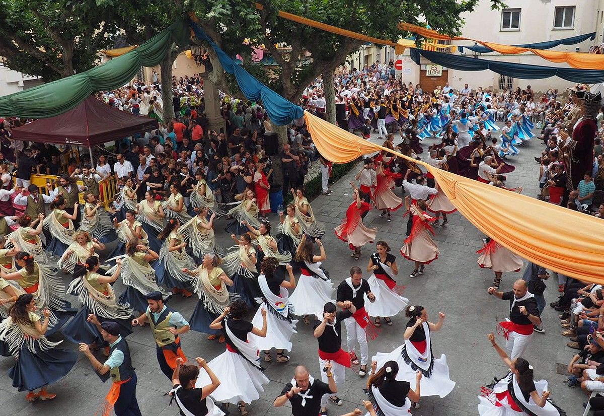 Sant Vicenç tornarà a omplir-se de gent i color amb la Ballada Popular de Gitanes