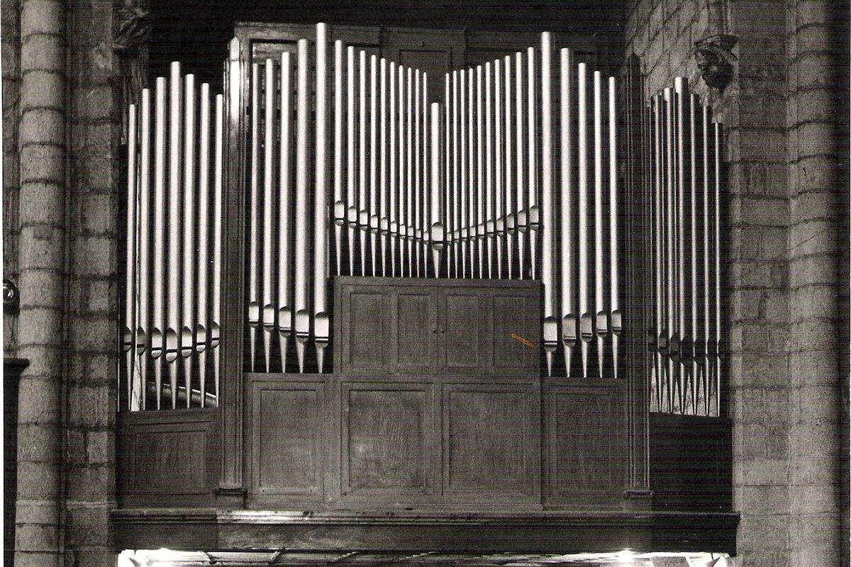 Tubs de l'orgue de Cardona en una imatge de la seva inauguració el 1965