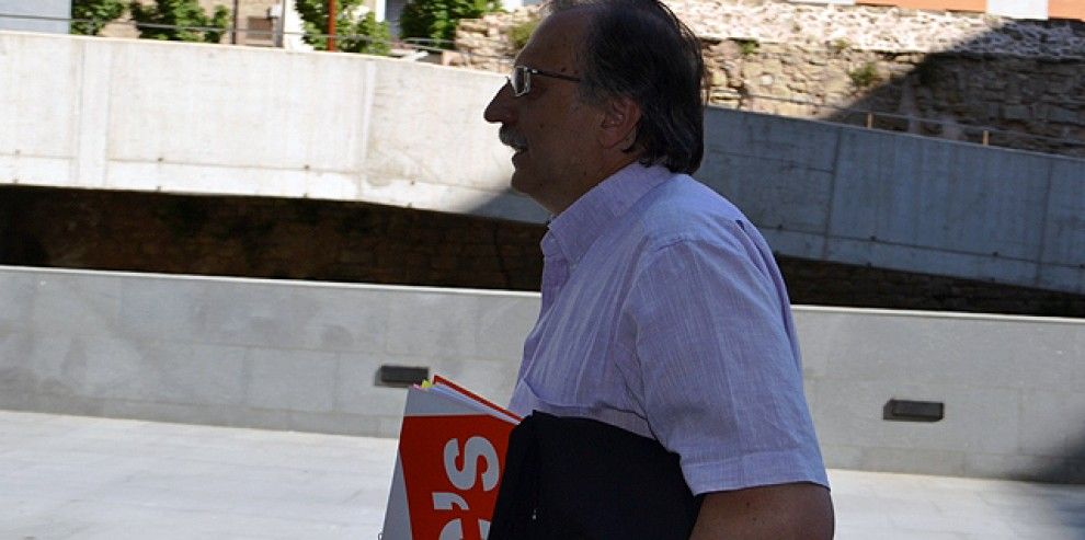 Antonio Espinosa entrant als jutjats de Manresa el passat divendres.