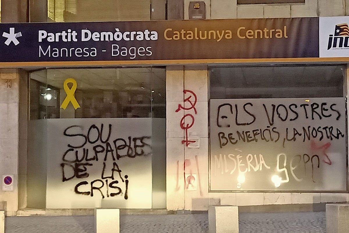 Pintades a la seu del PDECat de la Catalunya Central