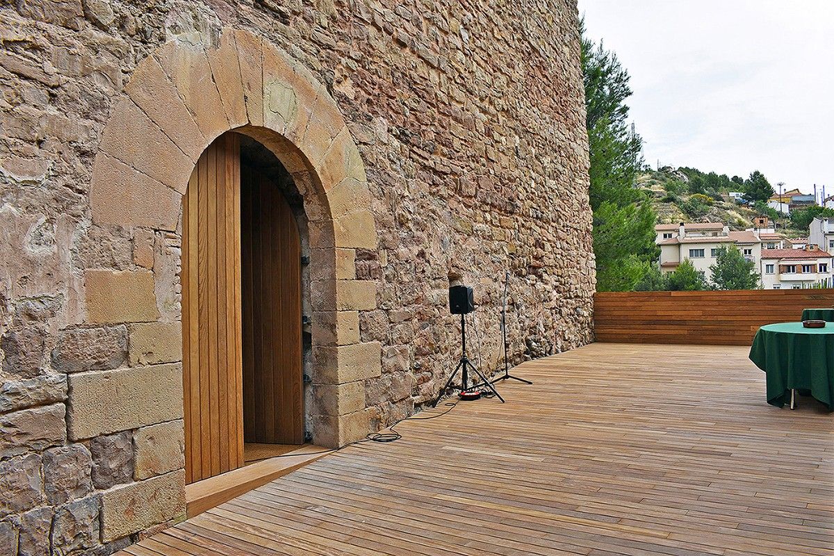 Nou espai del Clos del Castell entre el Castell de Súria i l'Església del Roser