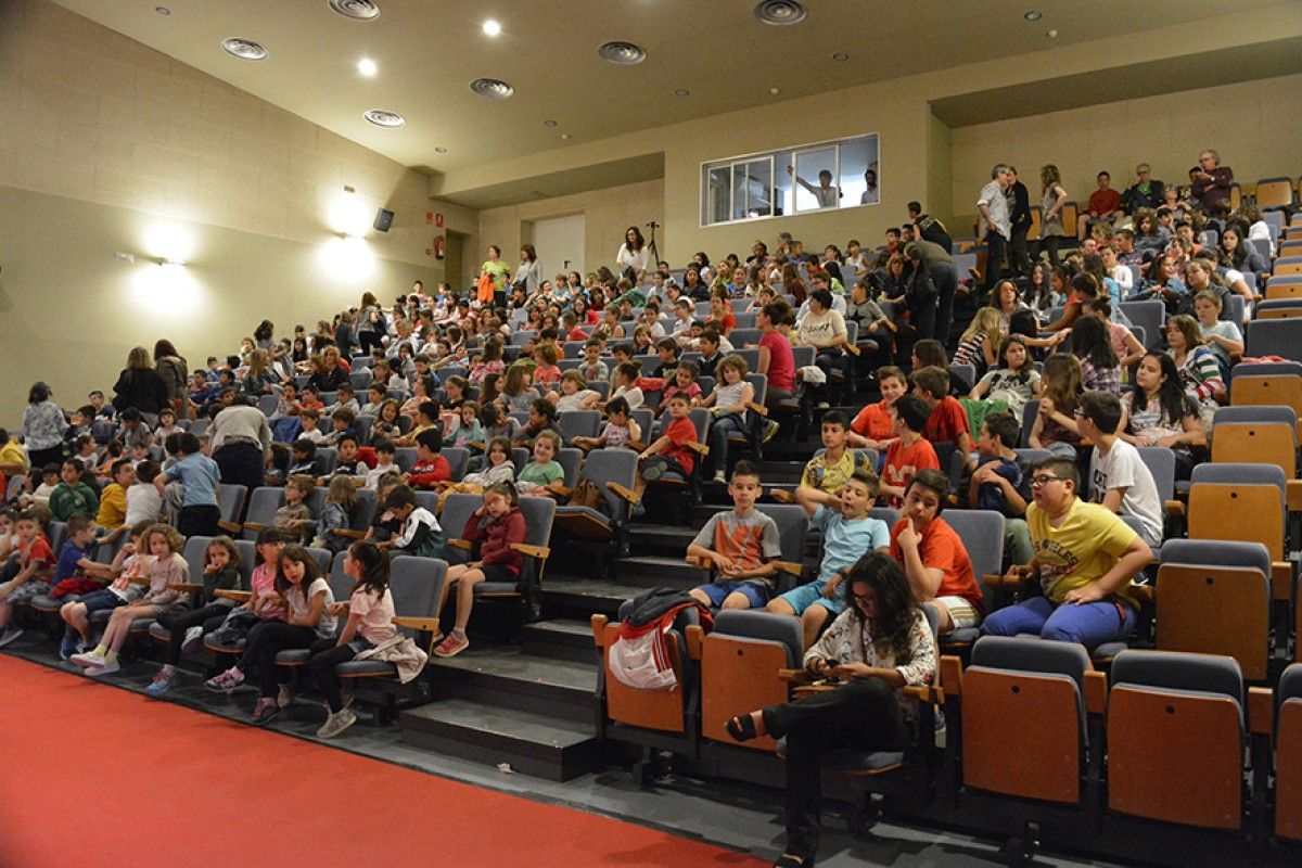 Alumnes de l'Escola Catalunya en una sessió de cinema del Clam