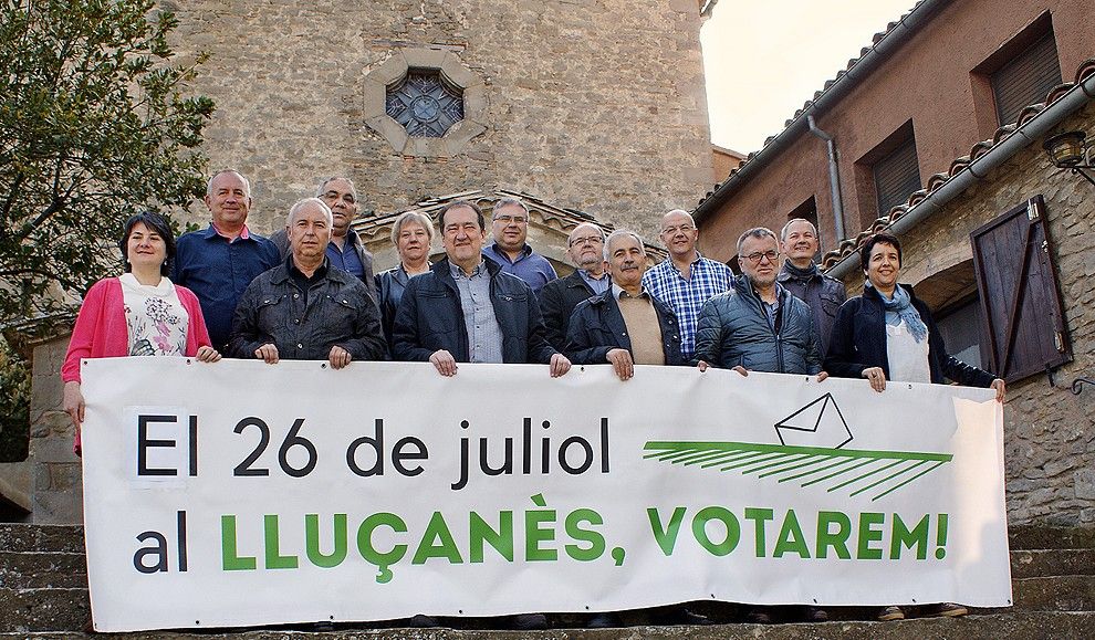 Els 13 alcaldes del Lluçanès, al santuari dels Munts.