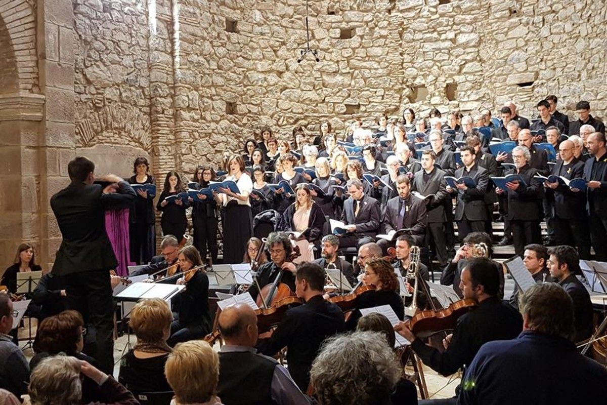 Coral Escriny i Orquestra de Cambra Terrassa 48 repetirant concert al Convent de Santpedor