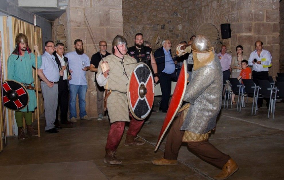 Durant la presentació s'ha fet una recreació de lluita medieval.