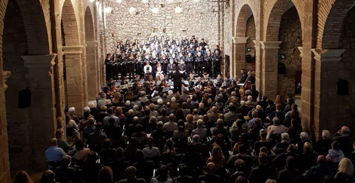 Concert de la Coral Escriny i l'Orquestra Terrassa 48 a Santpedor
