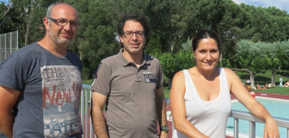 Agustí Comas, entre els dos alcaldes de Santpedor, Xavier Codina i Laura Vilagrà.