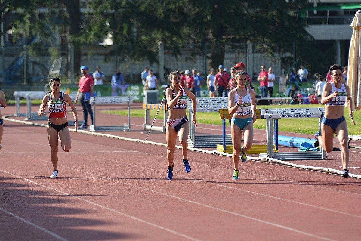 Laia Solà, segona per l'esquerra, prendrà part en els 100m llisos