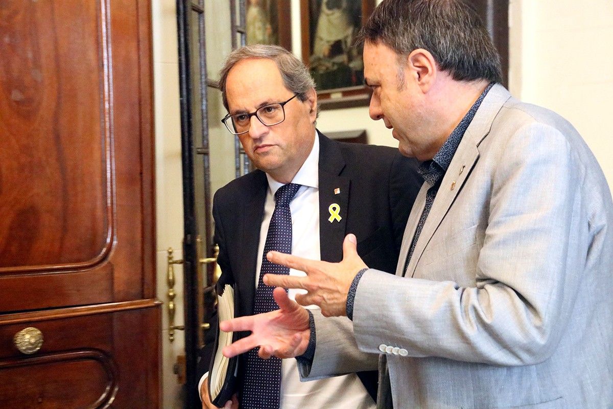 El president del Govern, Quim Torra, amb l'alcalde de Manresa, Valentí Junyent
