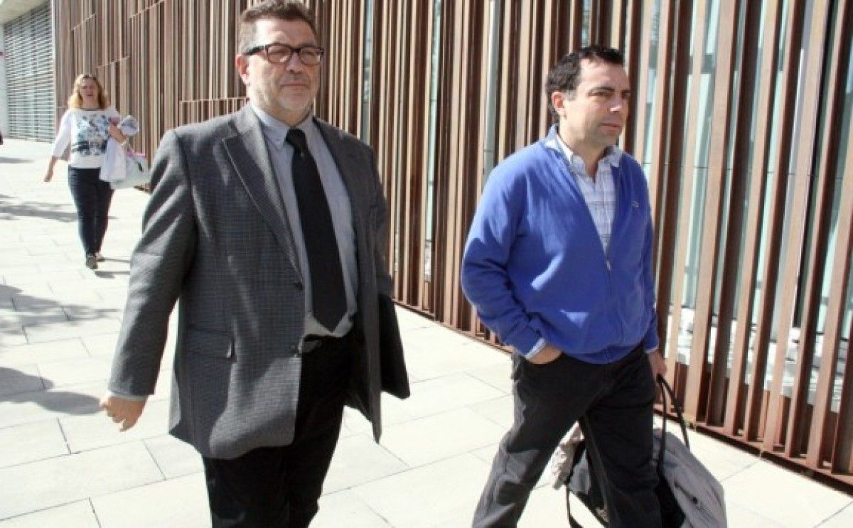 Jordi Soler, a la dreta, en una imatge d'arxiu sortint del jutjat