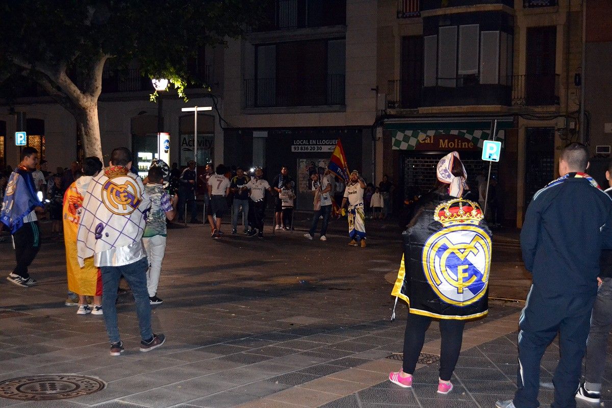 Pocs aficionats del Reial Madrid celebrant la Champions a Crist Rei