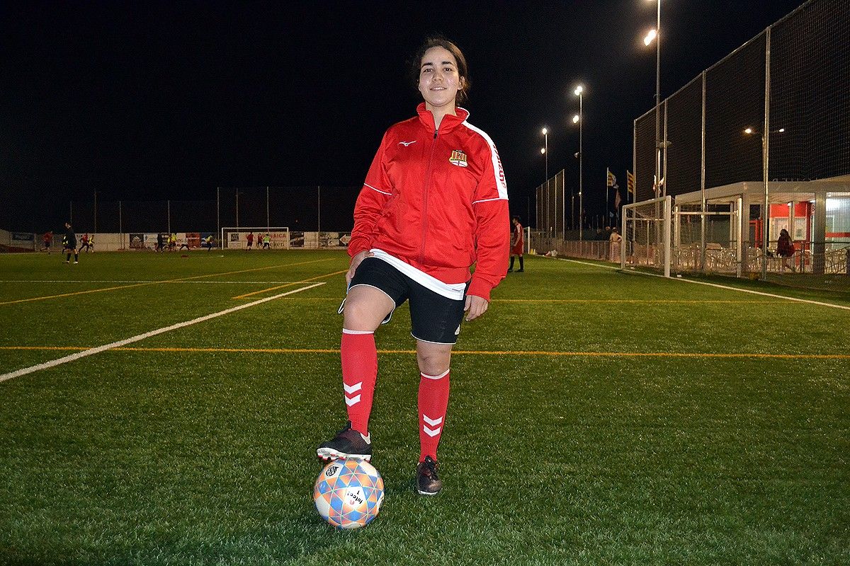 Noura Boukrik, al camp de futbol de la Pirinaica, on entrena