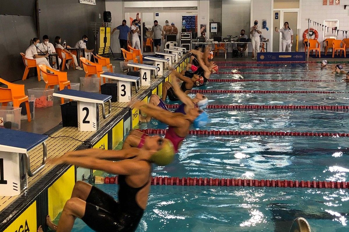 El Trofeu Fèlix Serra Santamans ha portat els millors nedadors a la piscina de Manresa
