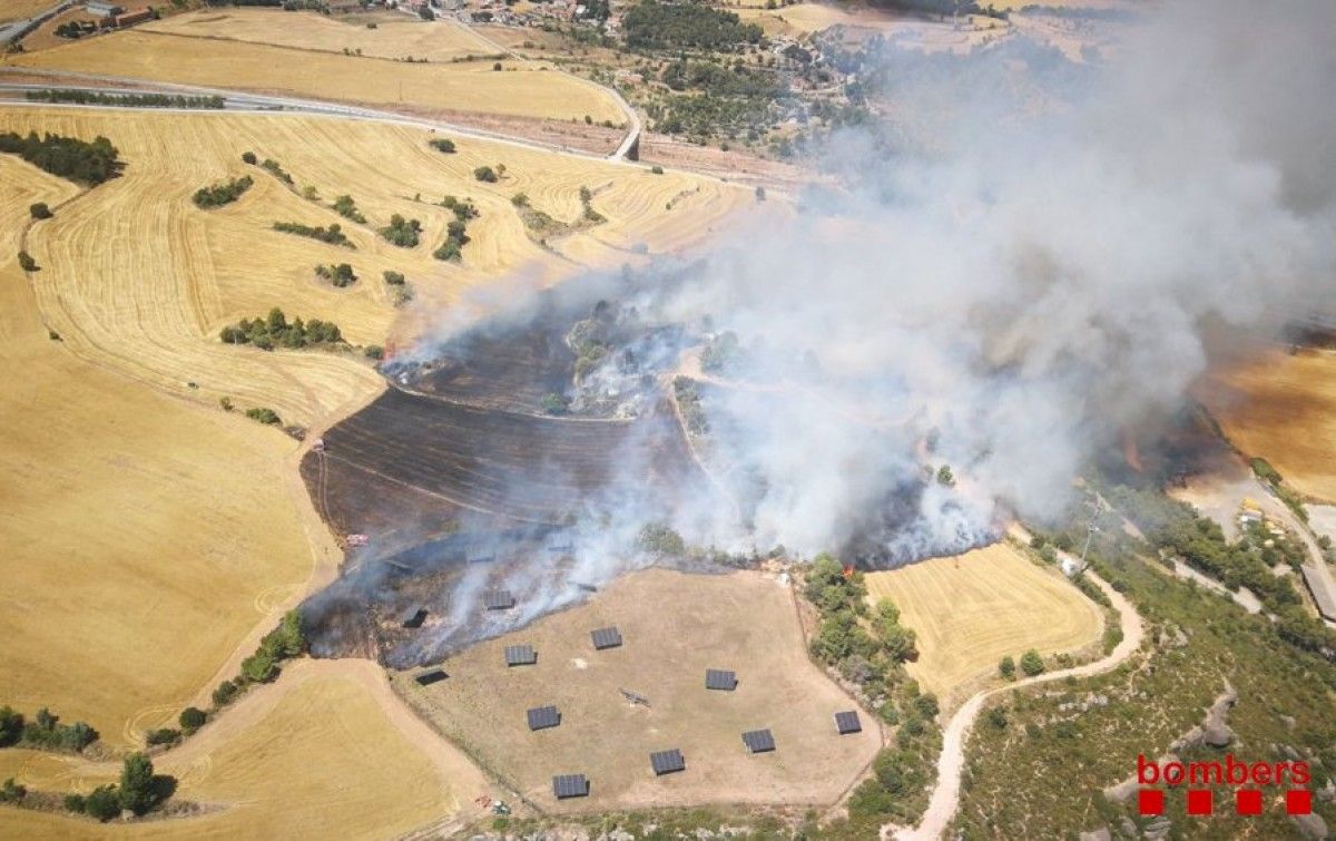 Imatge aèria del foc a Rajadell