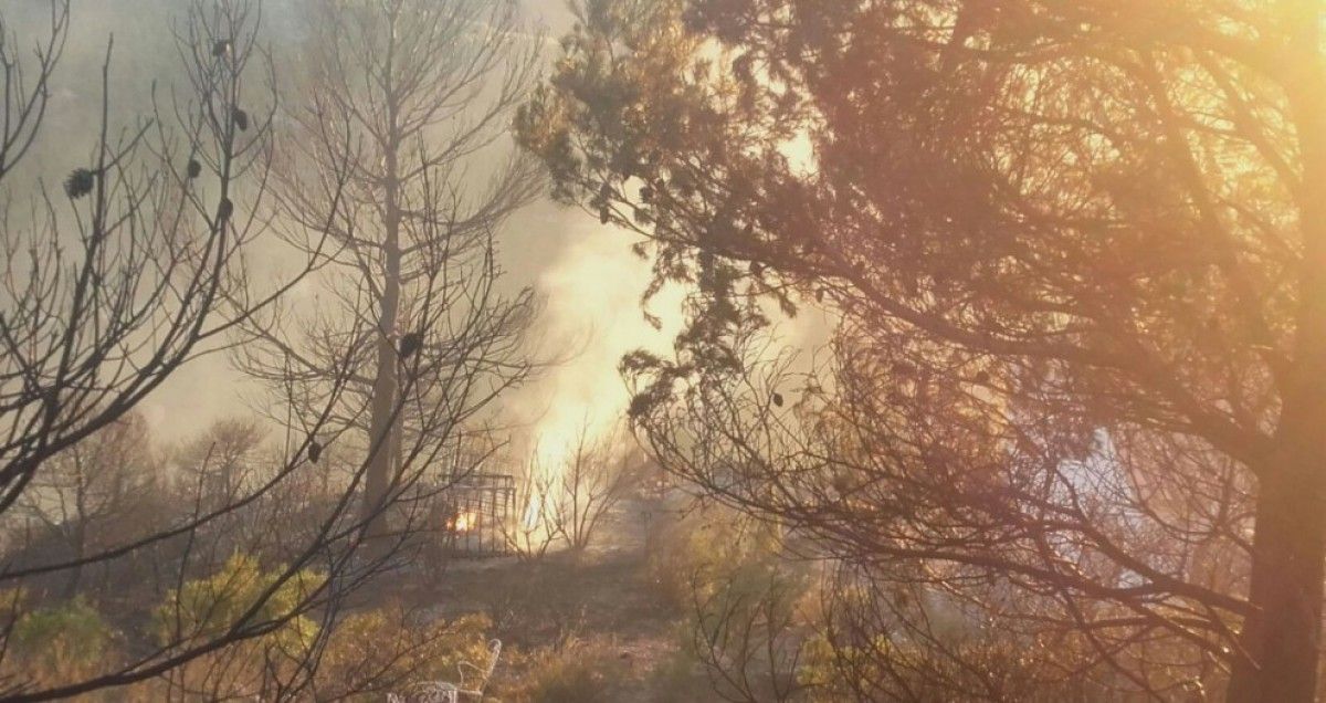 L'incendi a Marganell ja ha cremat quatre hectàrees