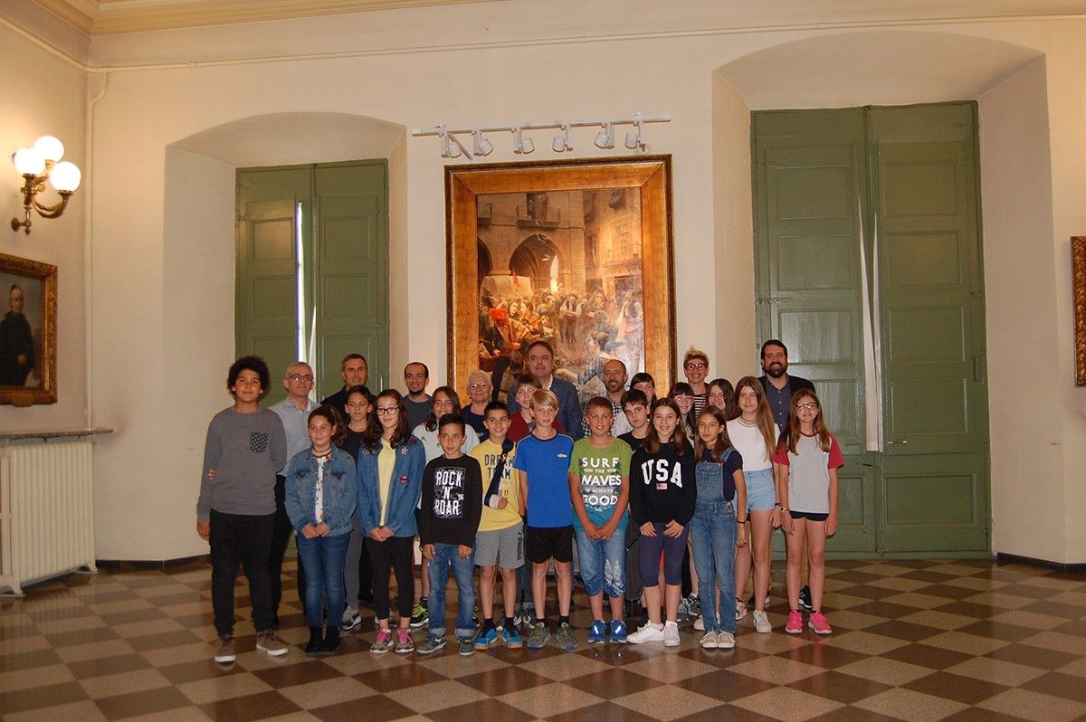El Consell d'Infants de Manresa, amb l'alcalde i diversos regidors