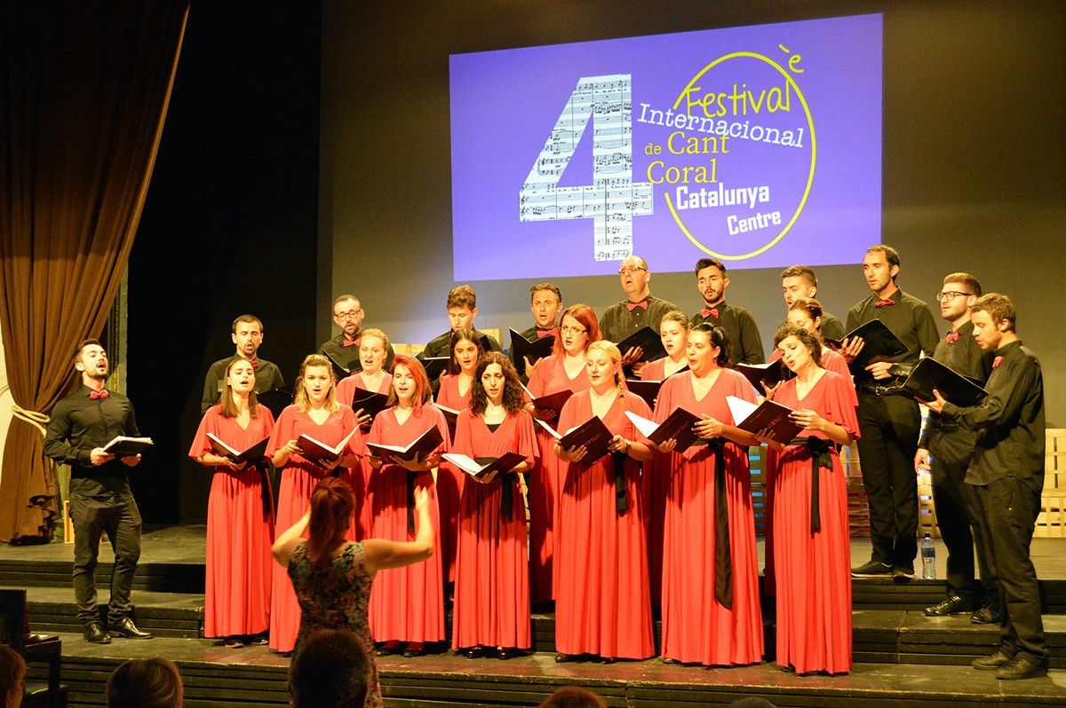 El cor macedoni Mirce Acev durant la seva actuació a Castellbell