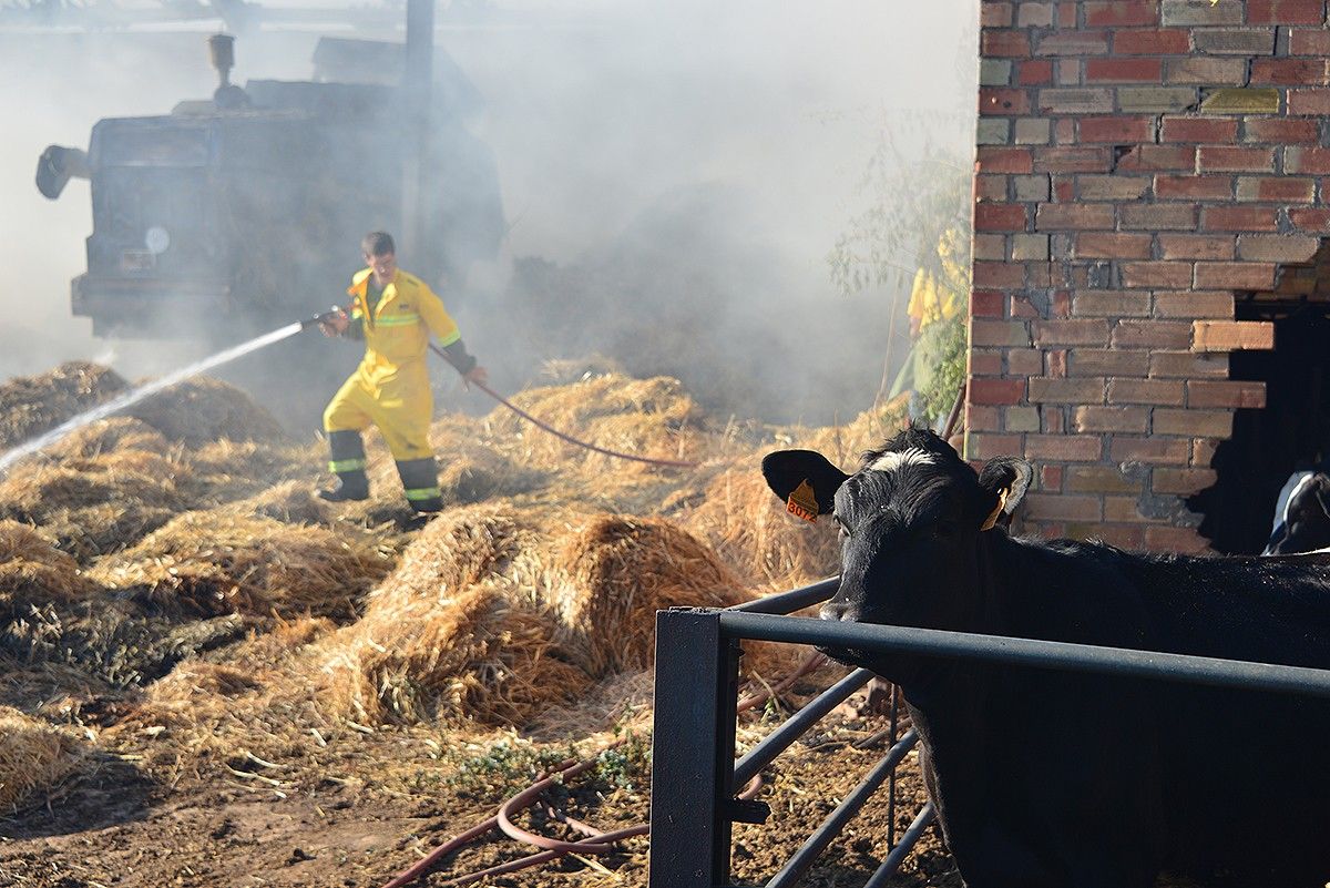 L'incendi de Sant Feliu Sasserra va calcinar la coberta d'una masia